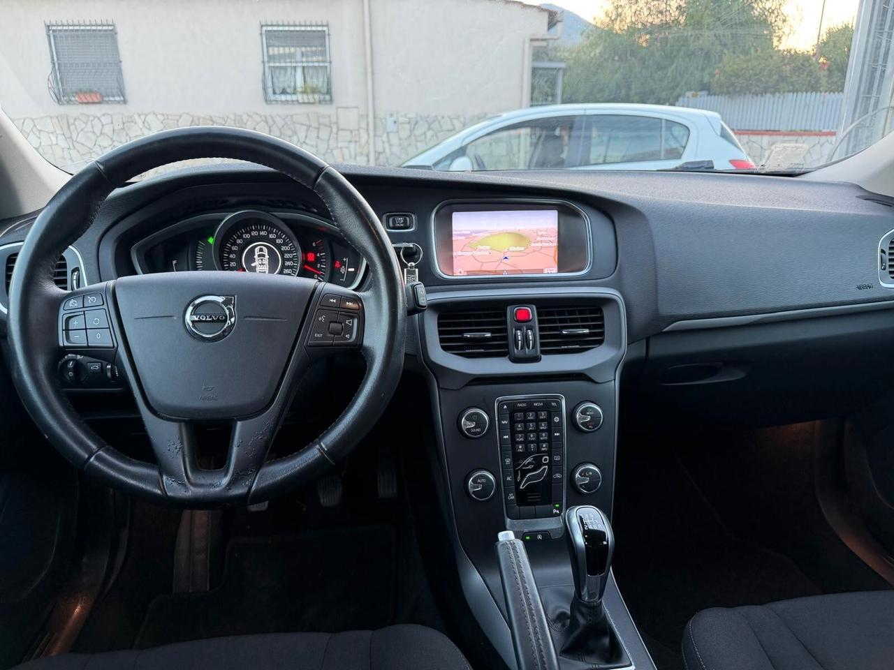 Volvo V40 D2 Momentum 2.0 120CV -2017