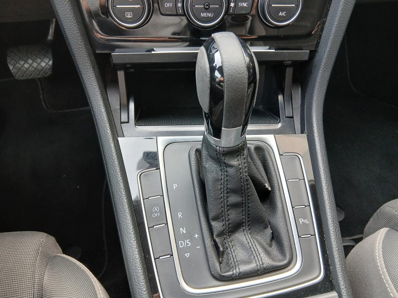 Volkswagen Golf 1.6 TDI 110 CV DSG 5p. Executive con Led tua a € 199 mese