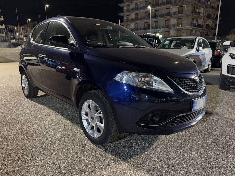 Lancia Ypsilon 0.9 TwinAir 85 CV 5 porte Metano Ecochic Silver