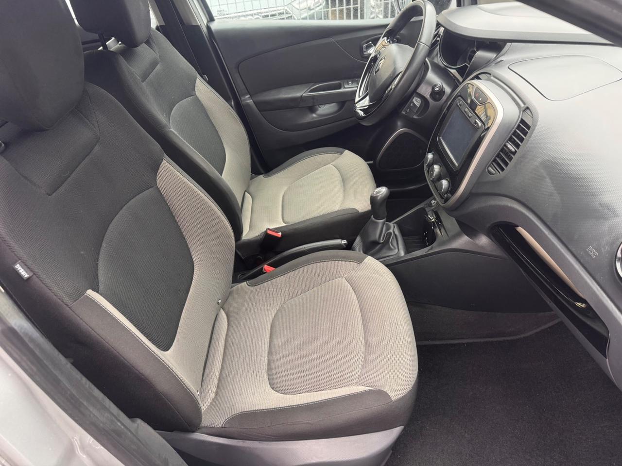 Renault Captur dCi 90 CV neopaten garanzia 12 mesi