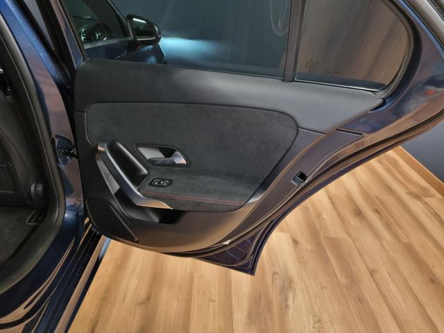 MERCEDES-BENZ A 180 d Automatic Premium