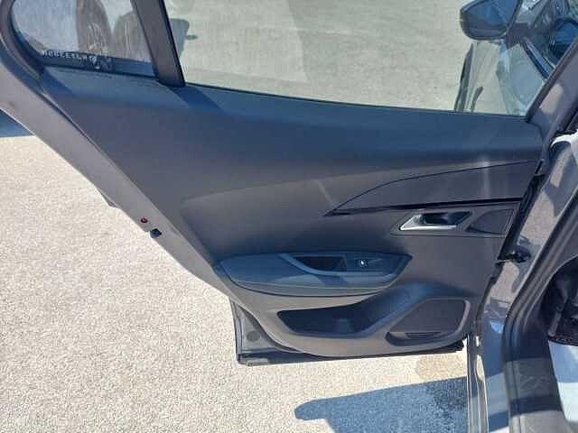 Peugeot 2008 motore elettrico 156CV GT KM0