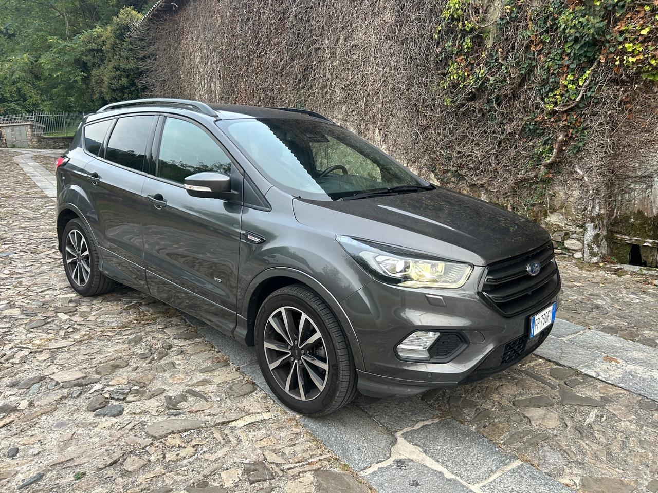 Ford Kuga 2.0 TDCI 180 CV 4WD Powershift ST-Line