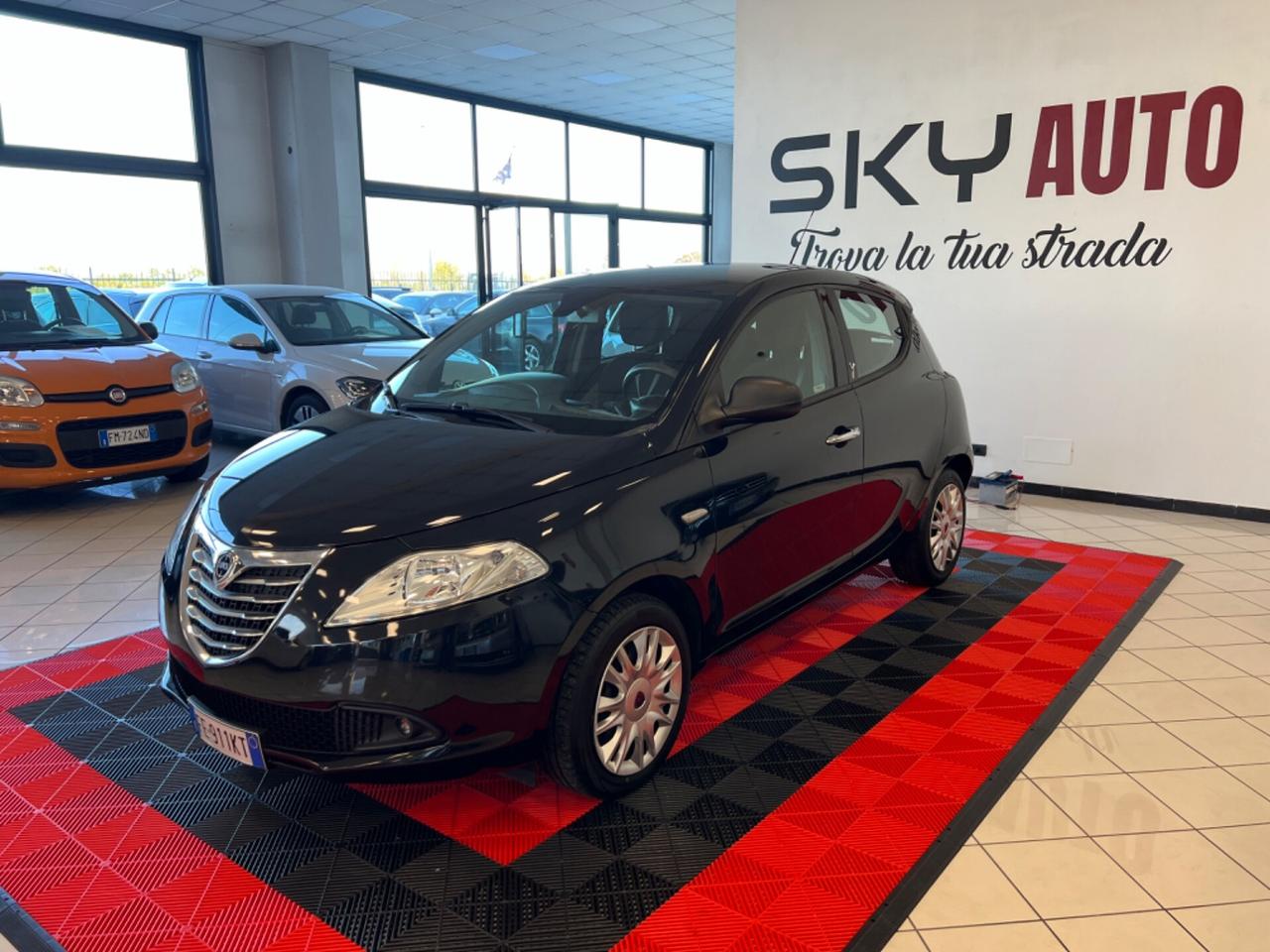 Lancia Ypsilon 1.2 69 CV 5 porte Silver