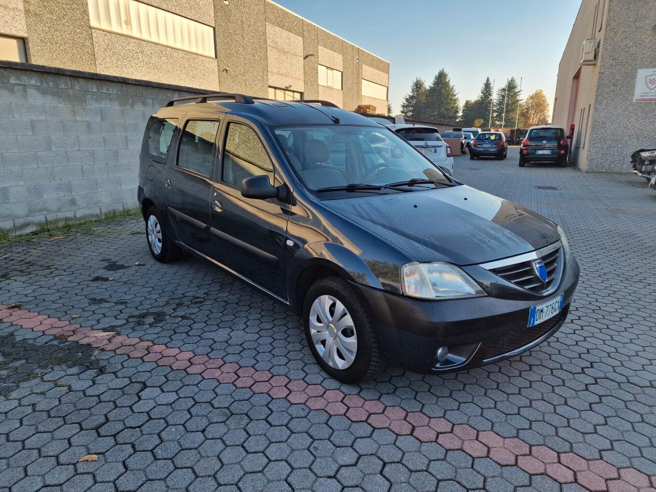 Dacia Logan 1.6 benzina 105cv 7 POSTI