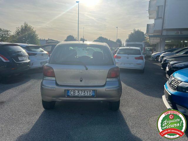 TOYOTA Yaris 1.3i 16V cat 5 porte Sol