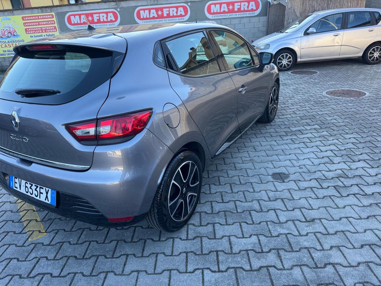 Renault Clio 1.2 75CV 5 porte neopatentati