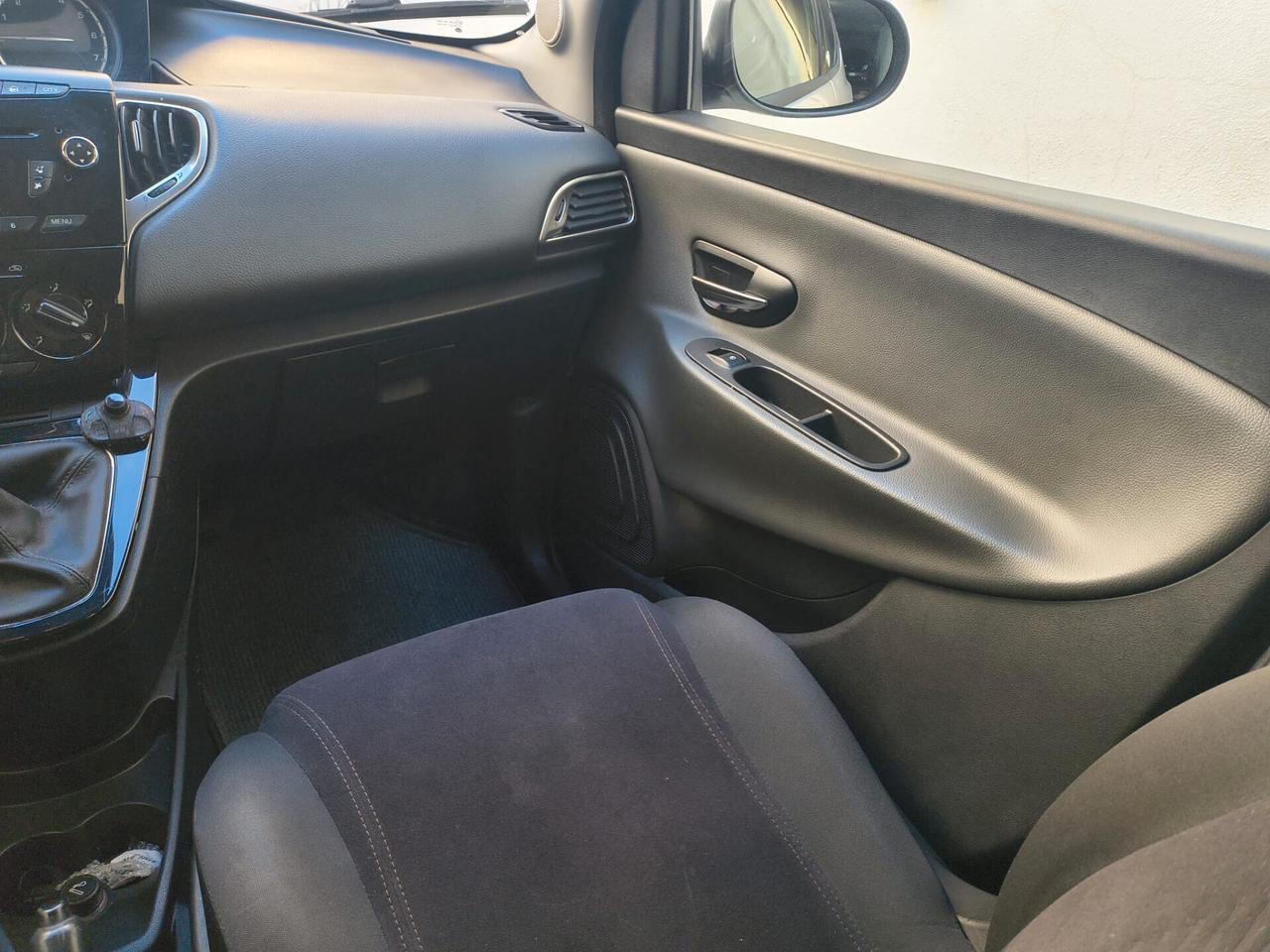 Lancia Ypsilon 0.9 TwinAir 85 CV 5 porte Metano Ecochic Gold