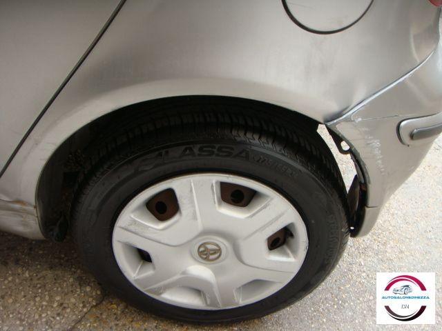 TOYOTA - Yaris - 16V 5 porte Sol