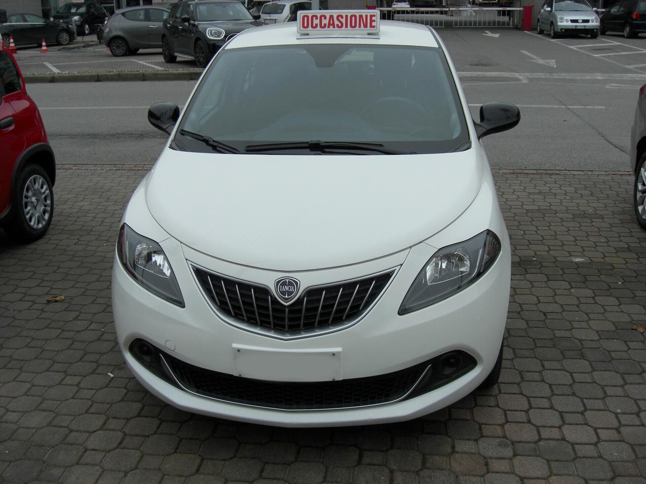 Lancia Ypsilon 1.0 5 porte Hybrid Silver