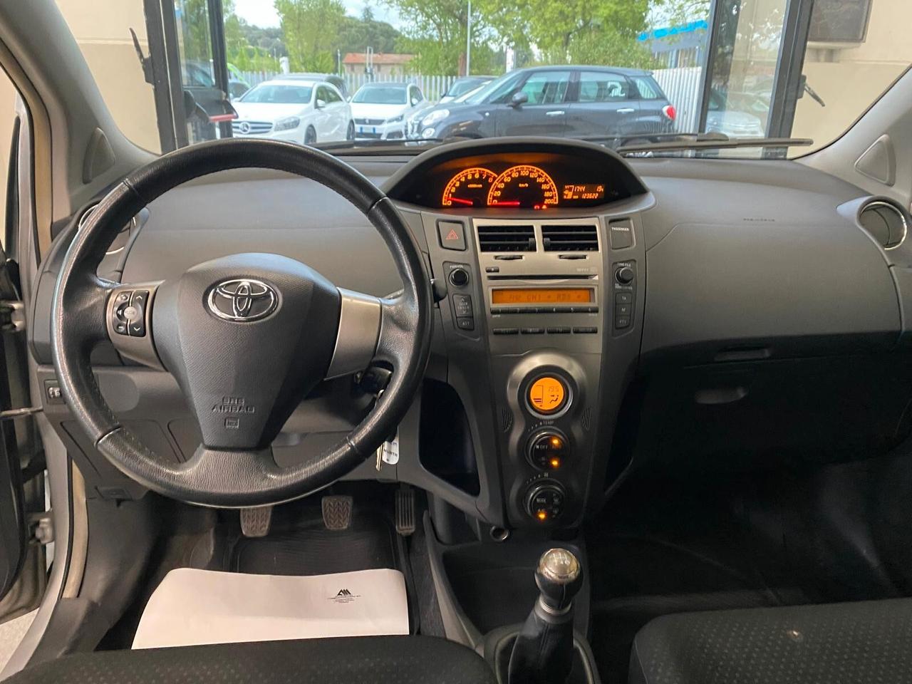 Toyota Yaris 1.0 5 porte Sol