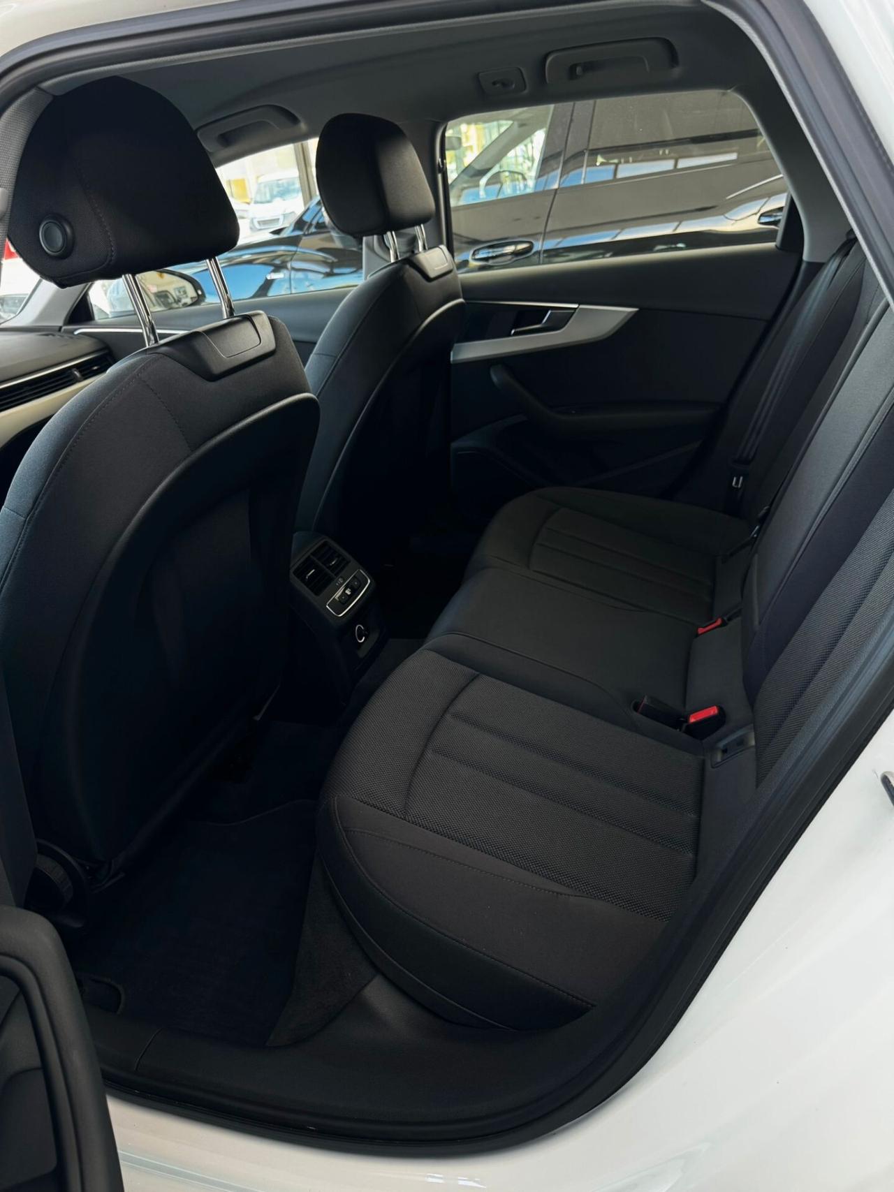 Audi A4 Avant 35 TDI/163 CV S tronic Business Advanced