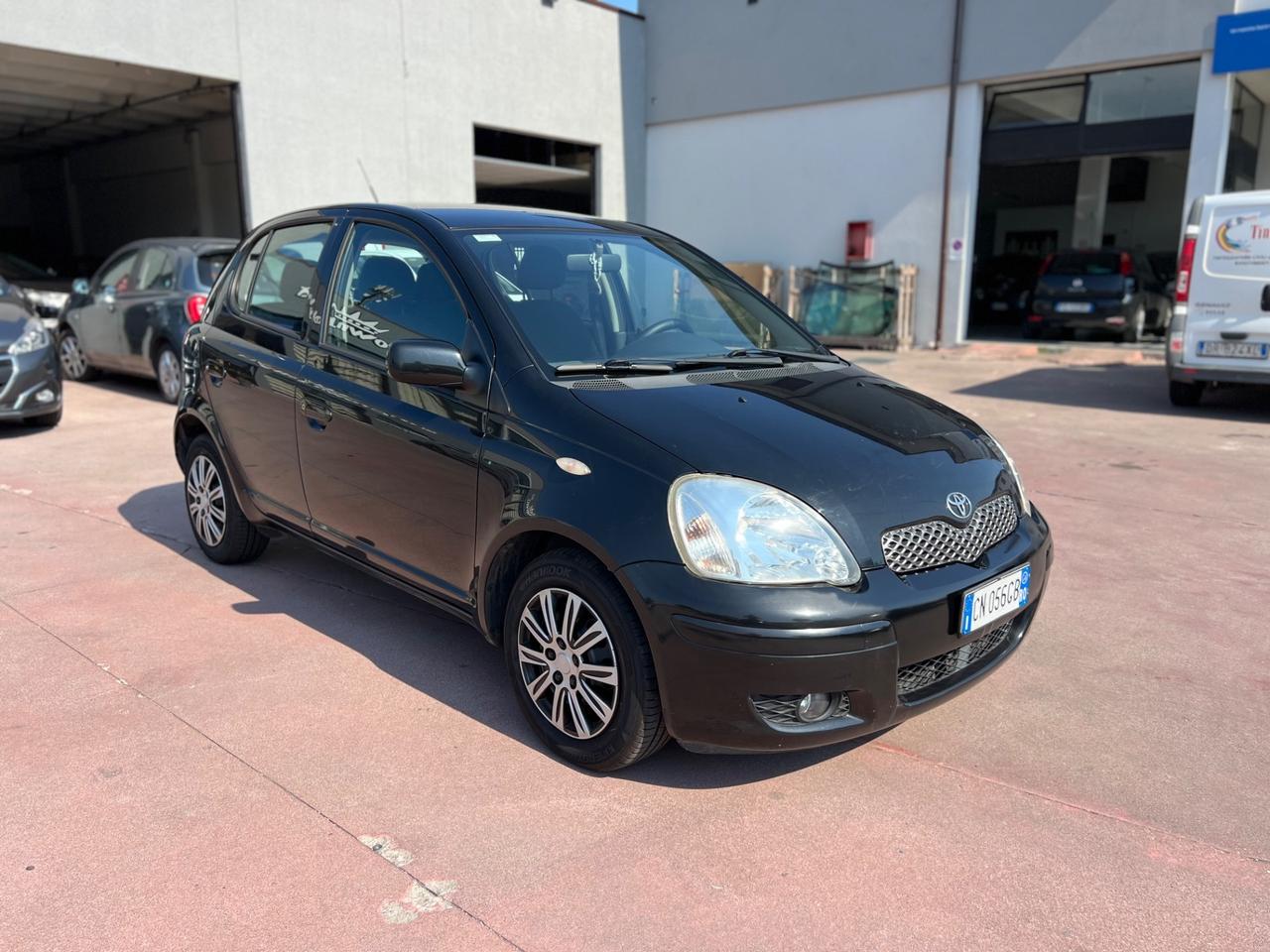 Toyota Yaris 1.0i 16V cat 5 porte Sol