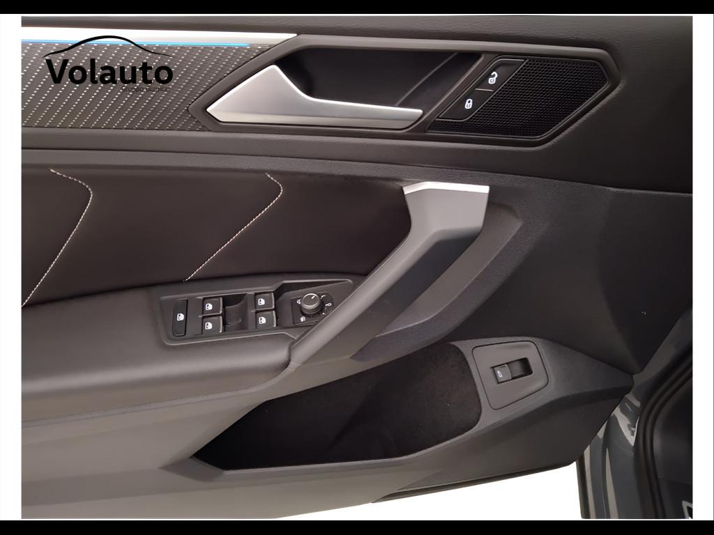 VOLKSWAGEN Tiguan II 2021 - Tiguan 2.0 tsi R-Line 4motion 190cv dsg