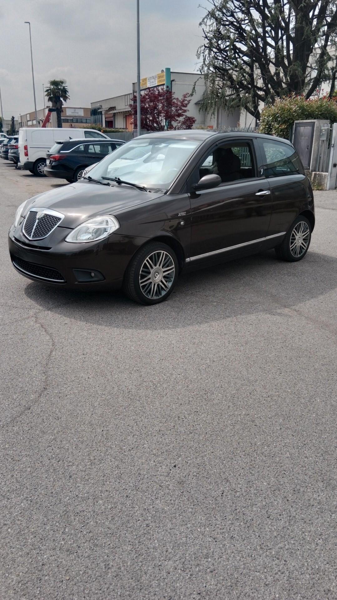 Lancia Ypsilon 1.4 Argento