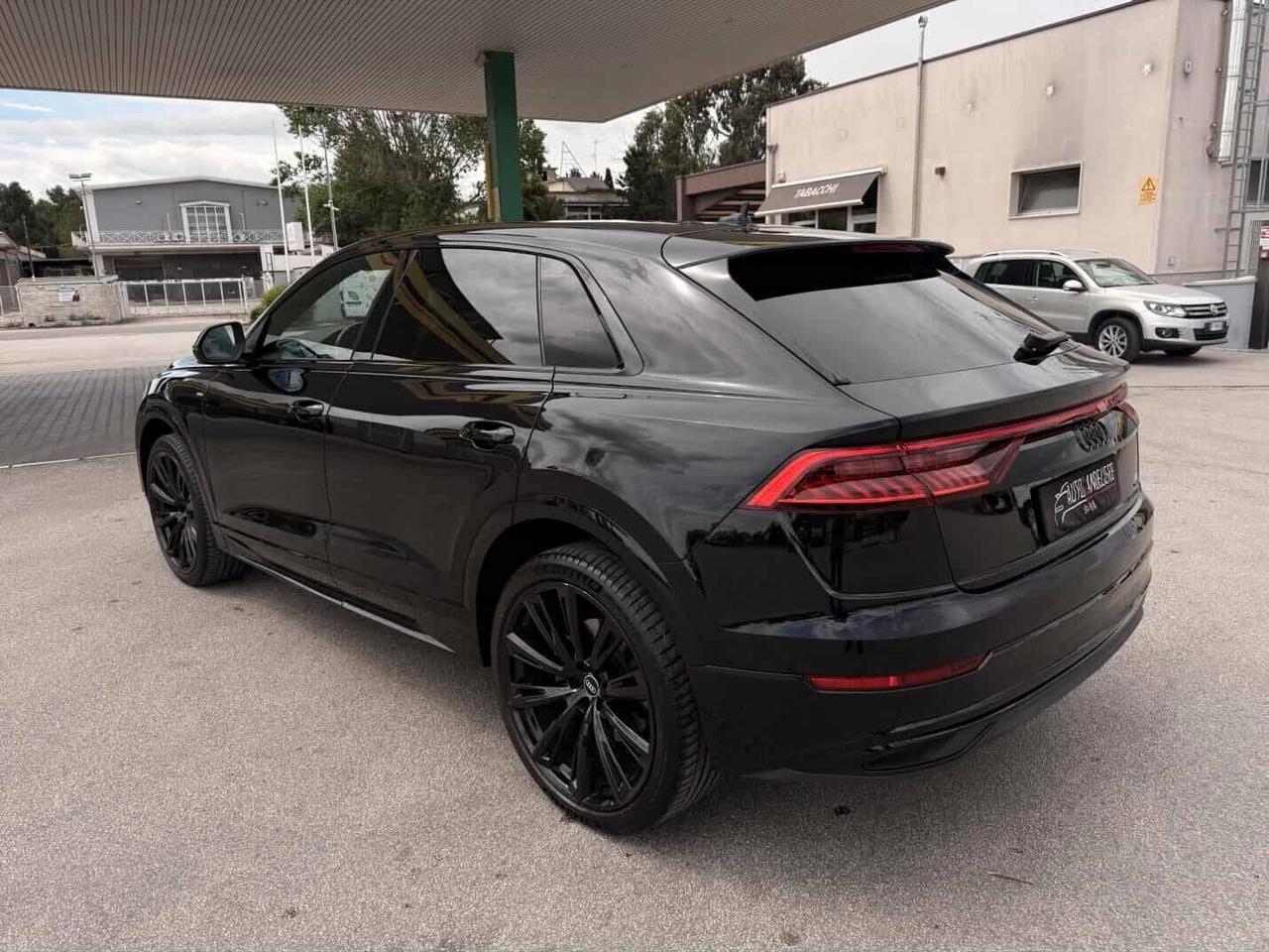 Audi Q8 50 TDI IDENTITY BLACK/23" RSQ8/PELLE/S-LINE