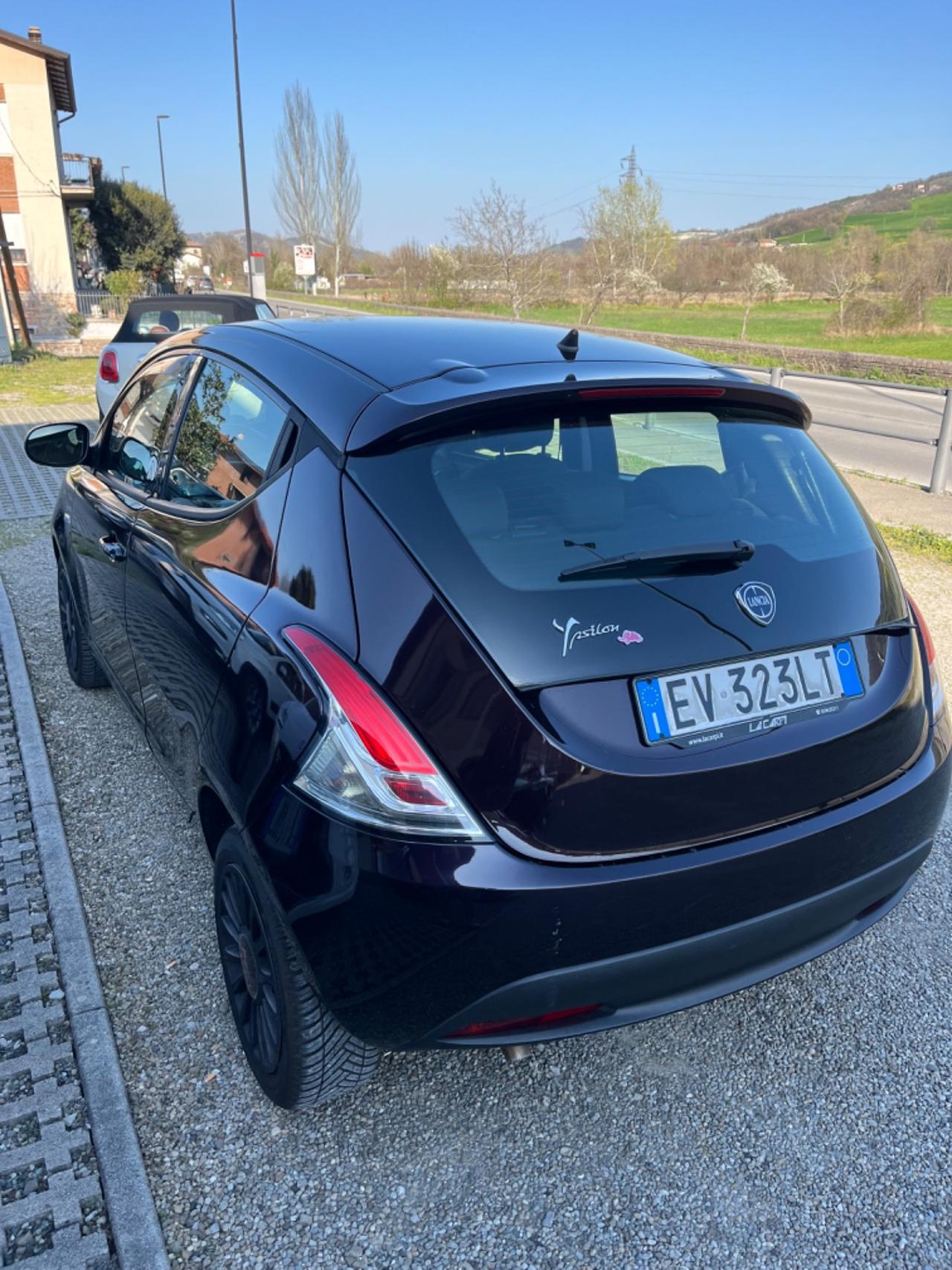 Lancia Ypsilon 1.3 MJT 16V 95 CV 5 porte S&S S Momodesign