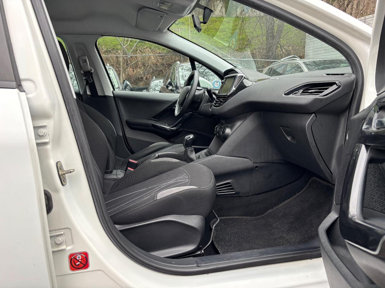 Peugeot 208 1.4 HDi 5 porte OK NEOPATENTATI