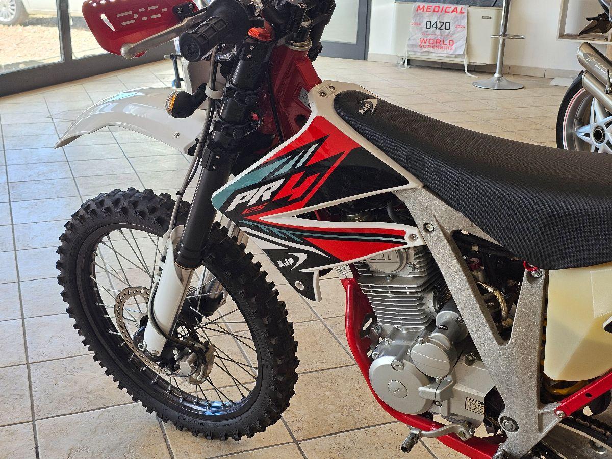 AJP PR4 125 Supremoto Pro 2.500km 2018 GUIDA A1