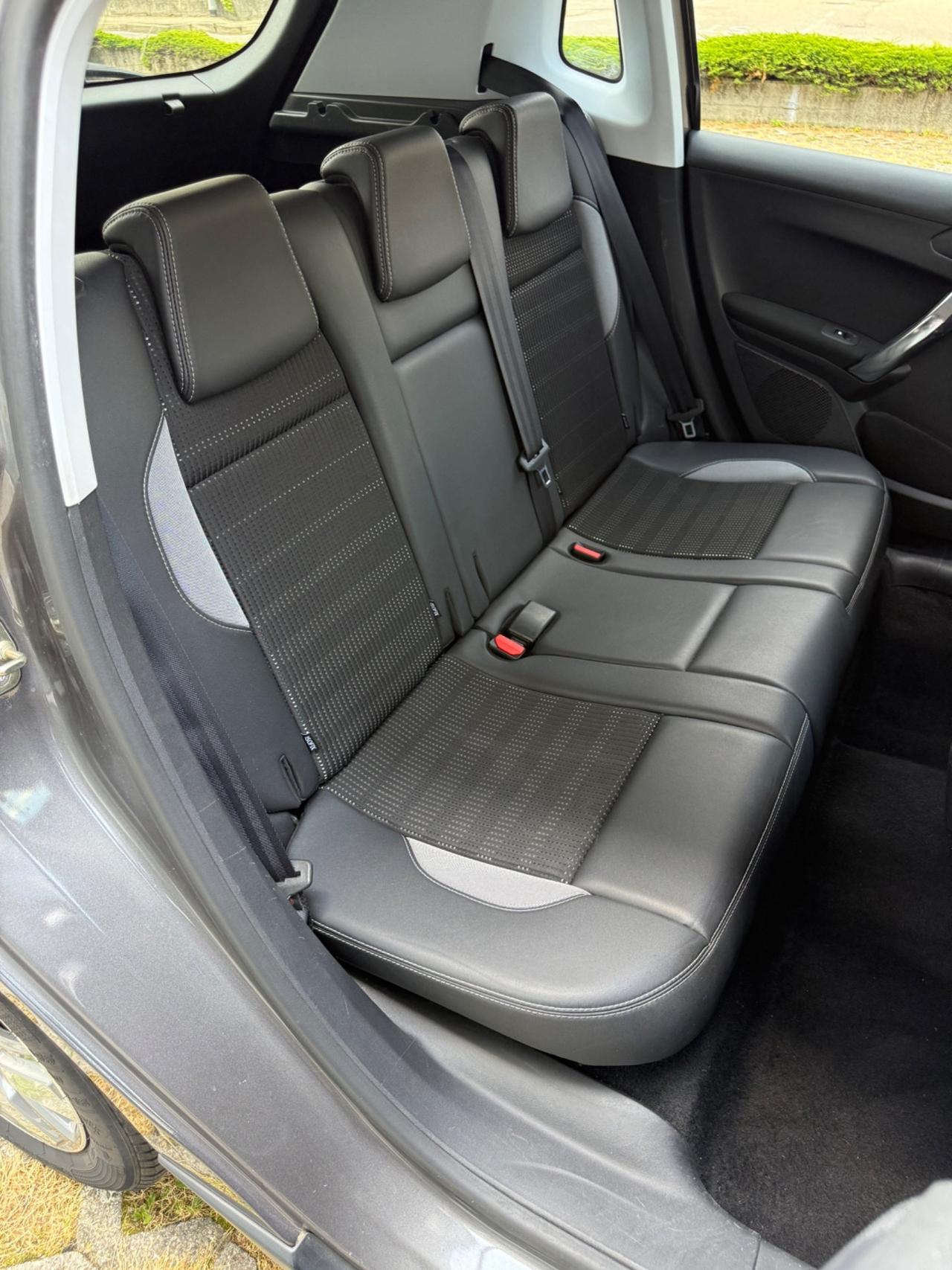 Peugeot 2008 1.2 VTi 82CV Cerchi*Navi*Pelle*Sensori