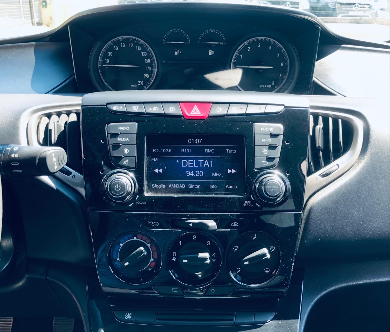 Lancia Ypsilon 1.0 FireFly 5 porte S&S Hybrid Ecochic Gold