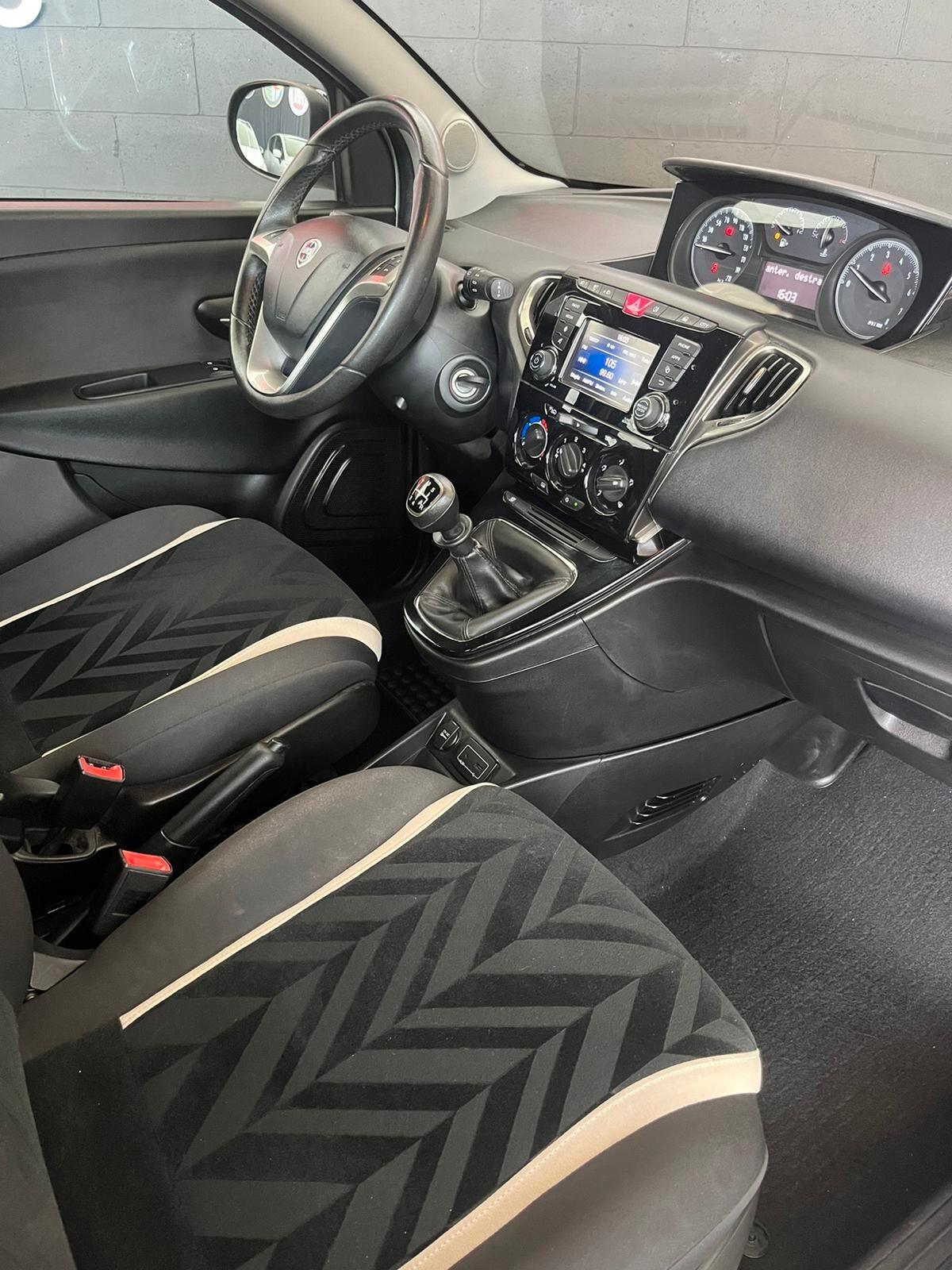 Lancia Ypsilon 1.2 69 CV 5 porte Gold NON VINCOLATO A FINANZ