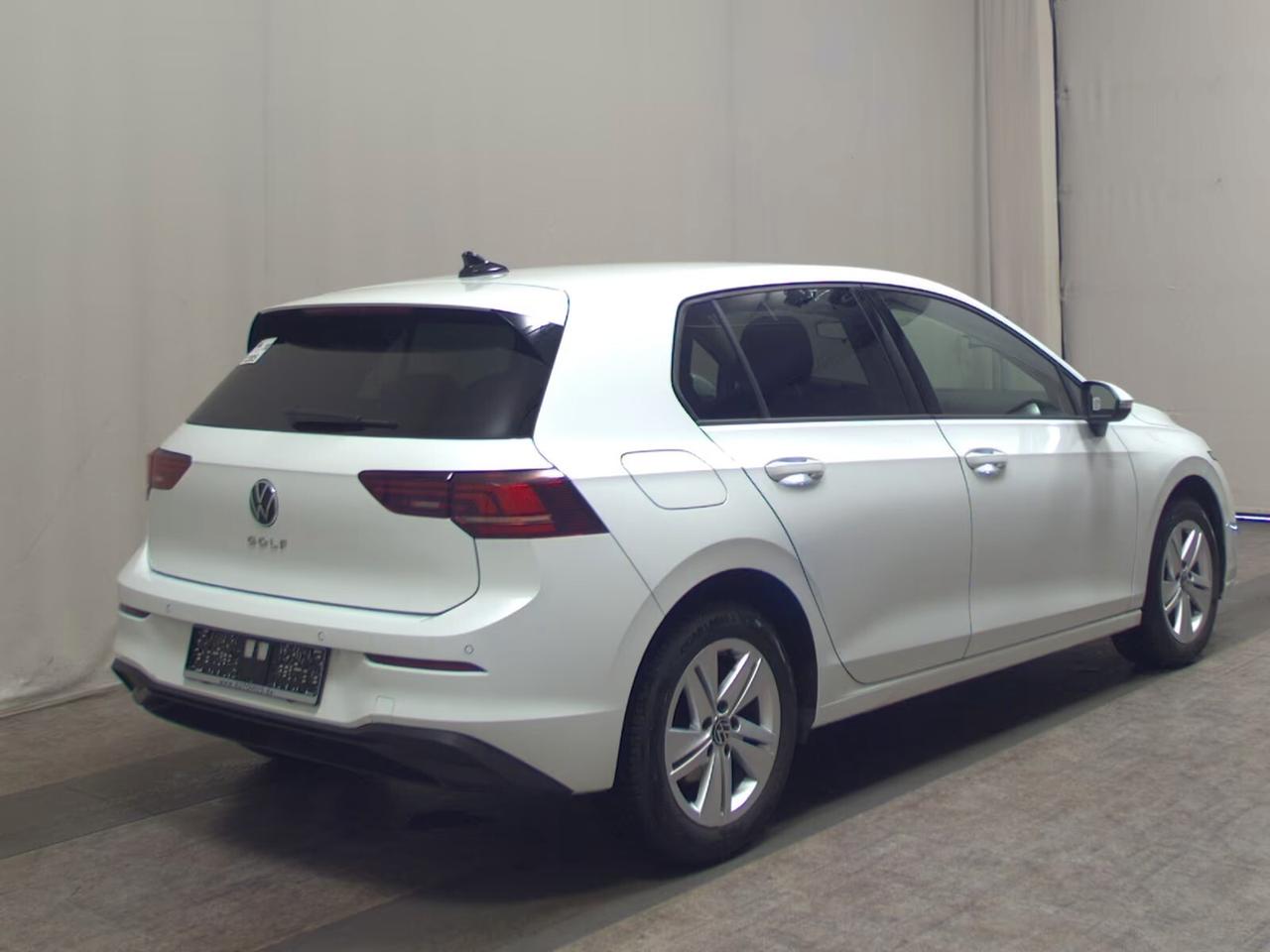 Volkswagen Golf -8 1.5 TSI Life LED DC PDC ACC MFL