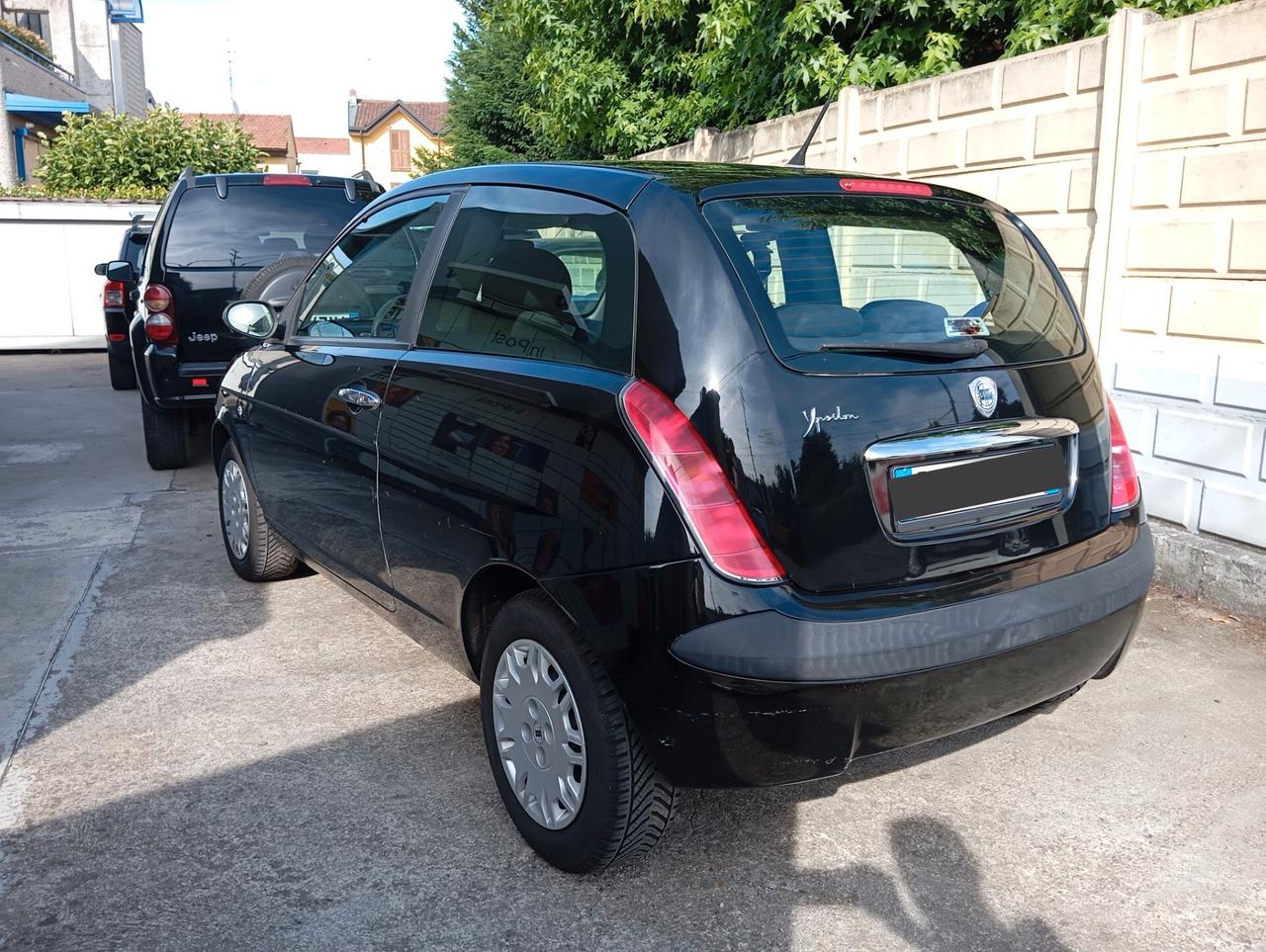 Lancia Ypsilon 1.2 benzina neopatentati