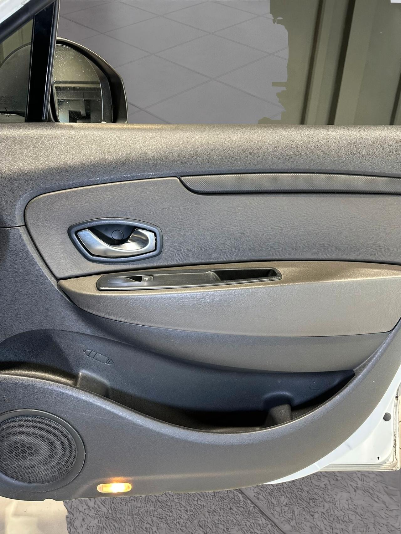 Renault Scenic Scénic 1.5 dCi 110CV Luxe 7POSTI
