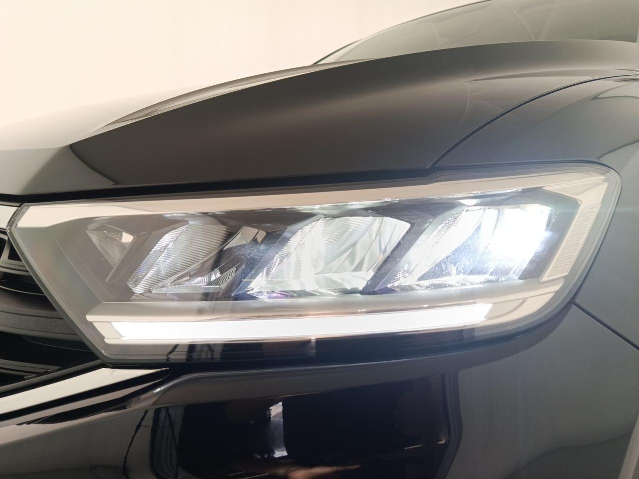 VOLKSWAGEN T-Roc - T-Roc 1.0 TSI Life