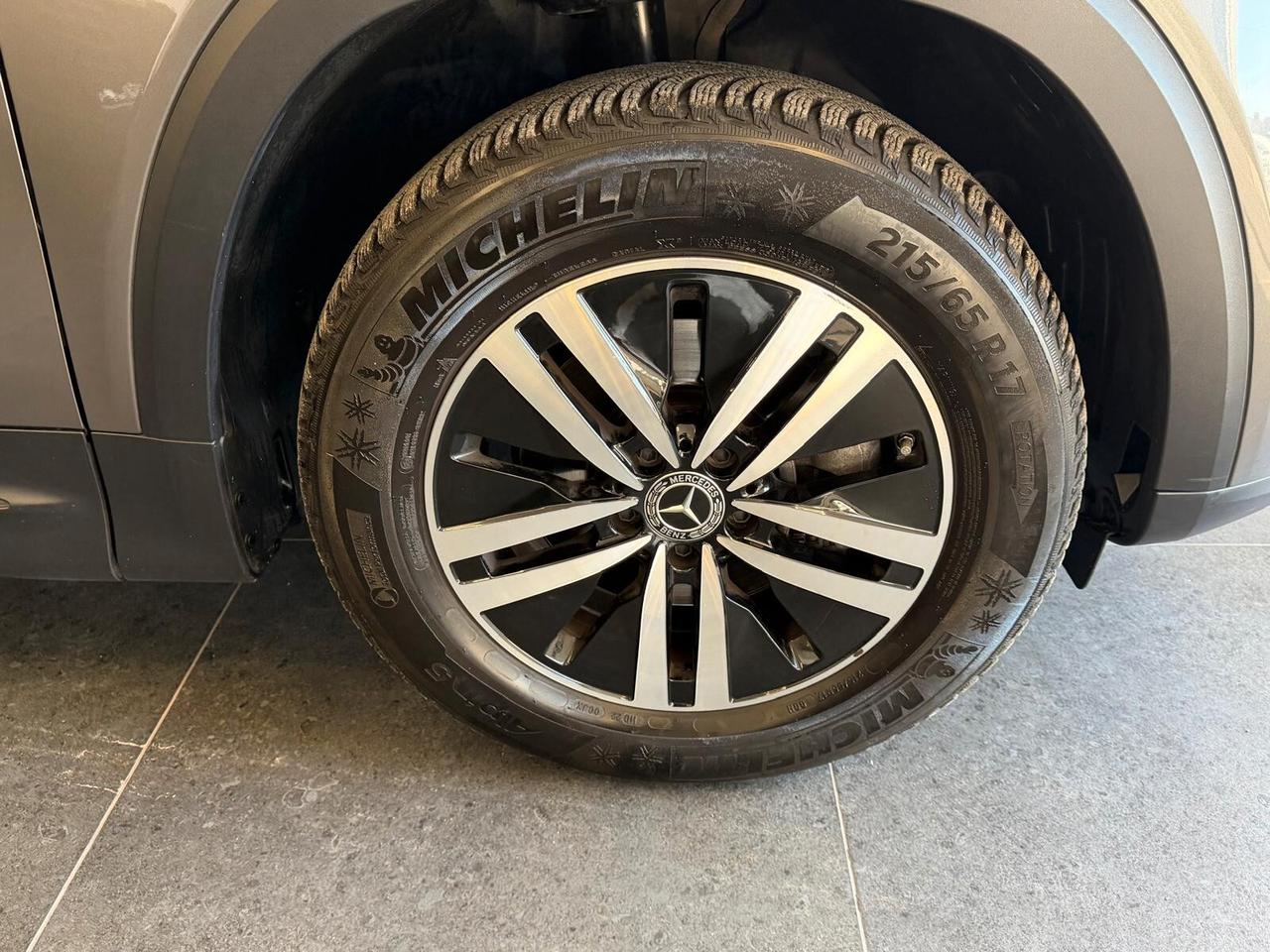 MERCEDES-BENZ GLB 180D SPORT 2.0 116CV PELLE NAVI CAM ANNO 2022