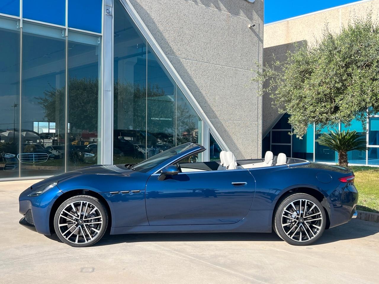 Maserati GranCabrio V6 490 CV AWD possibilità noleggio no scoring