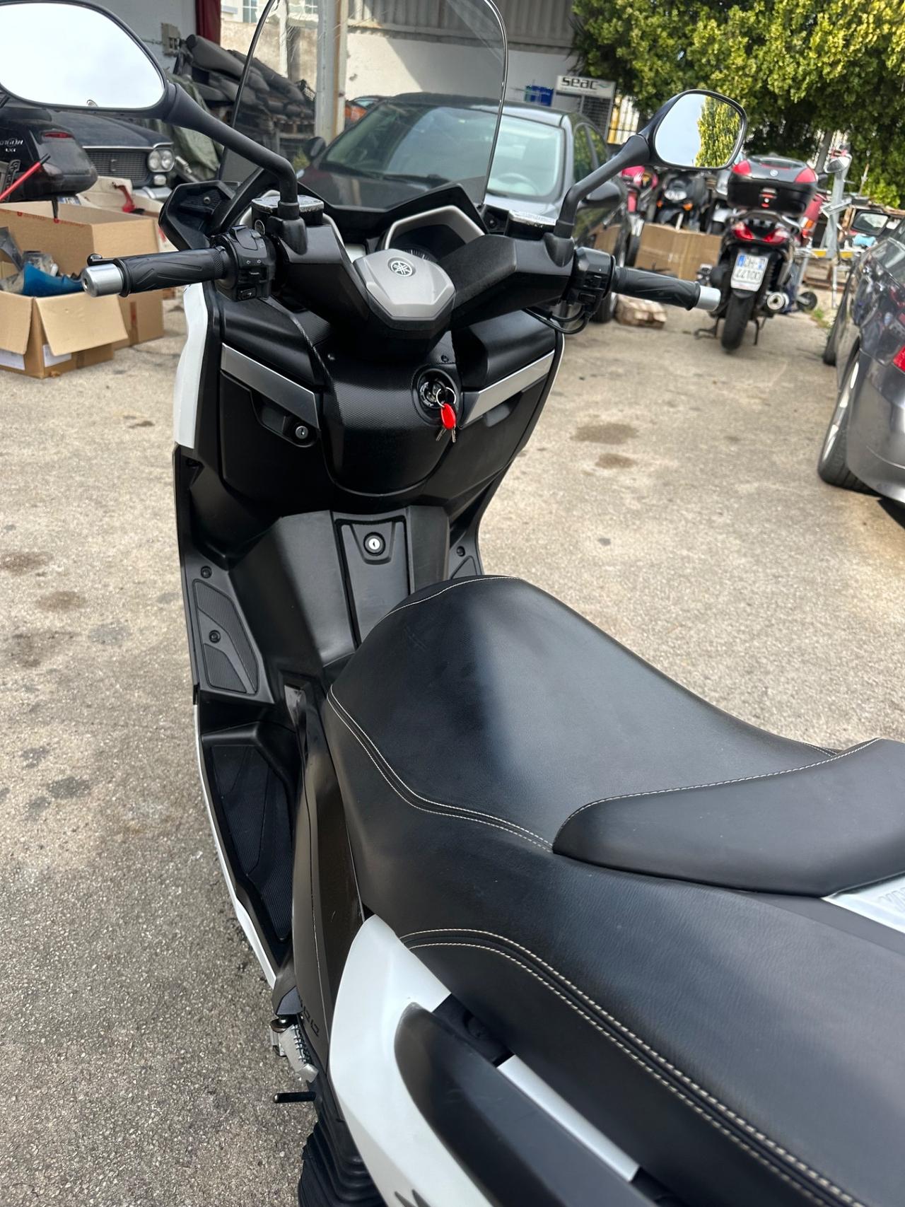 YAMAHA XMAX 400