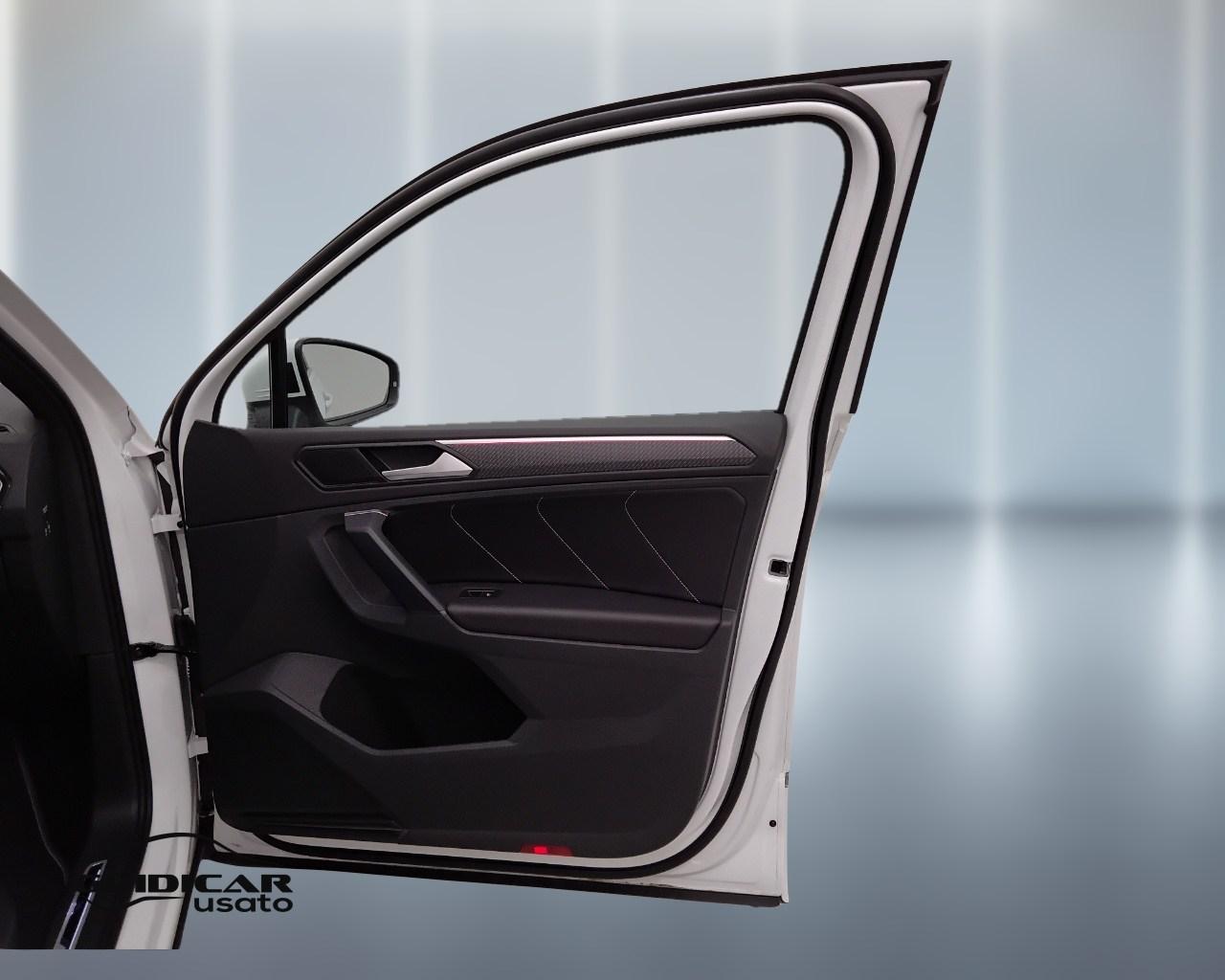 VOLKSWAGEN Tiguan II 2021 - Tiguan 1.5 tsi R-Line 150cv dsg