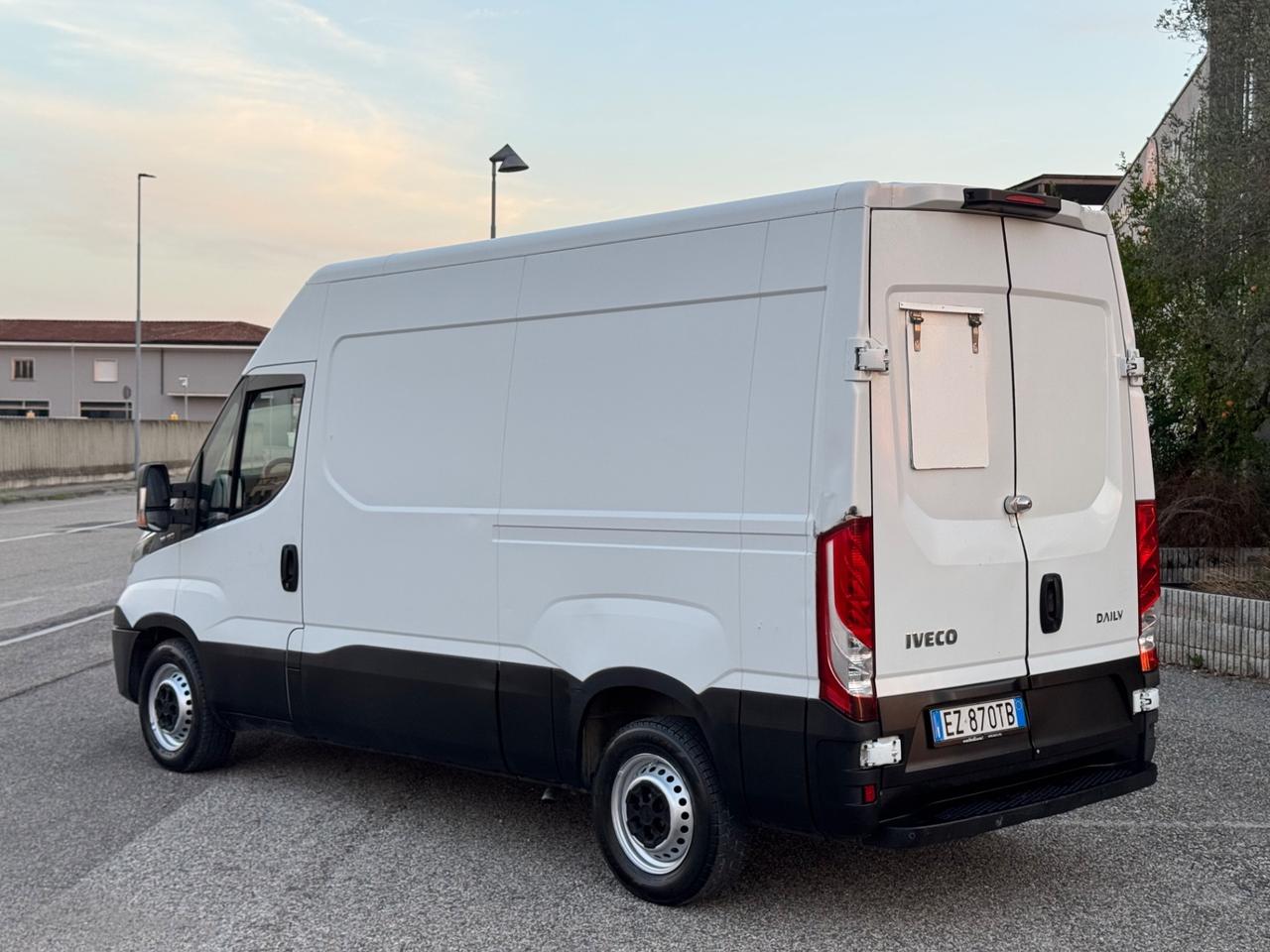 Iveco Daily 35s15 2.3 HPT 146cv L2H2