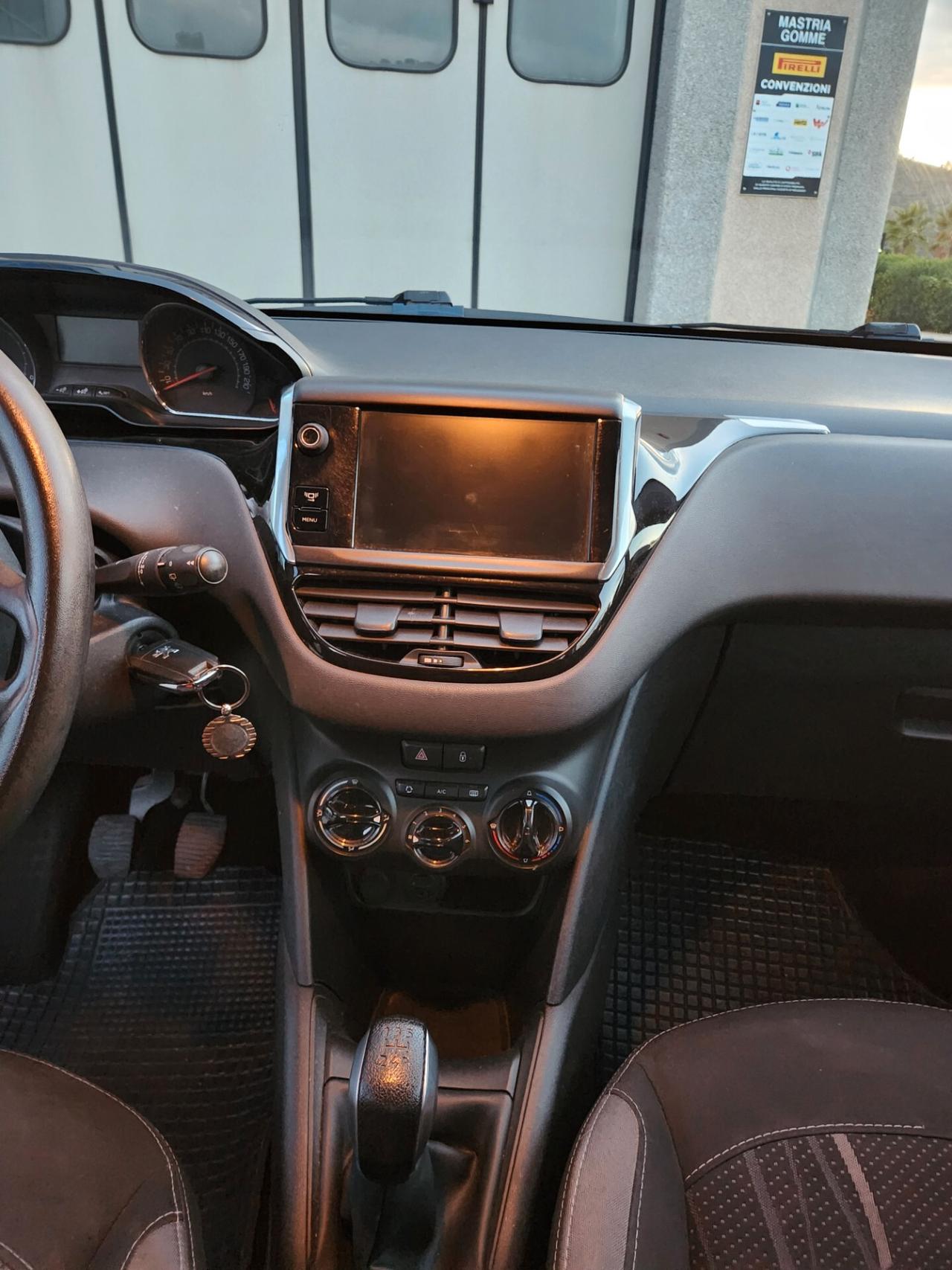 Peugeot 208 1.4 HDi 68 CV 5 porte Allure