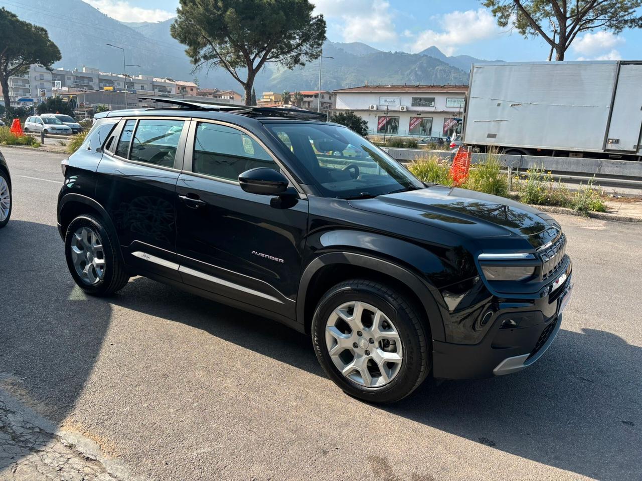Jeep Avenger E-Hybrid tech & Sky 1.2 110 cv dct Mhev