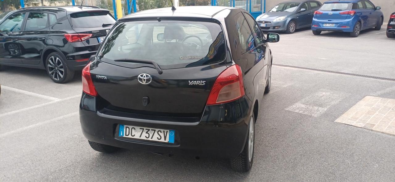 Toyota Yaris 1.0 3 porte Sol