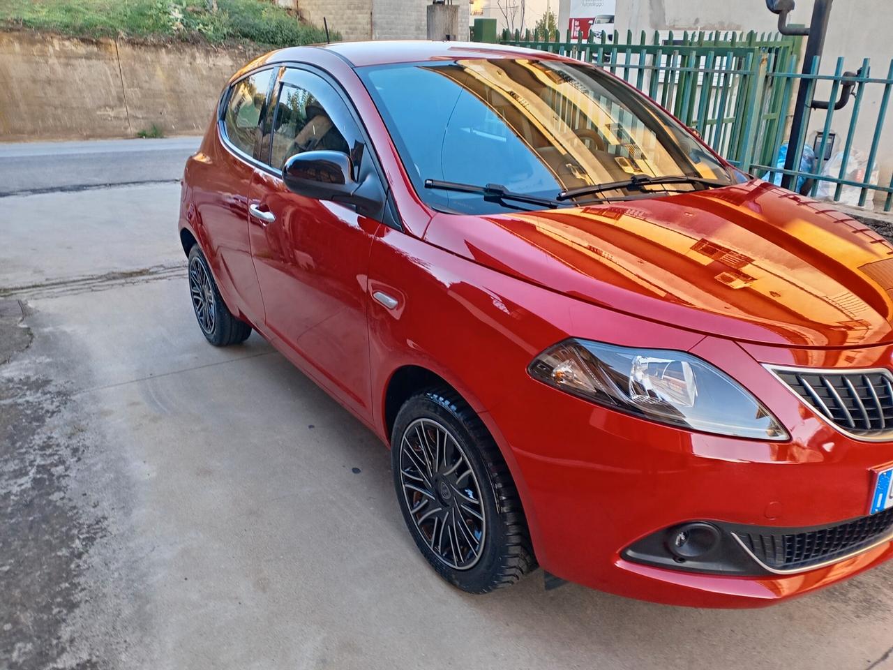 Lancia Ypsilon 1.0 FireFly 5 porte S&S Hybryd Gold