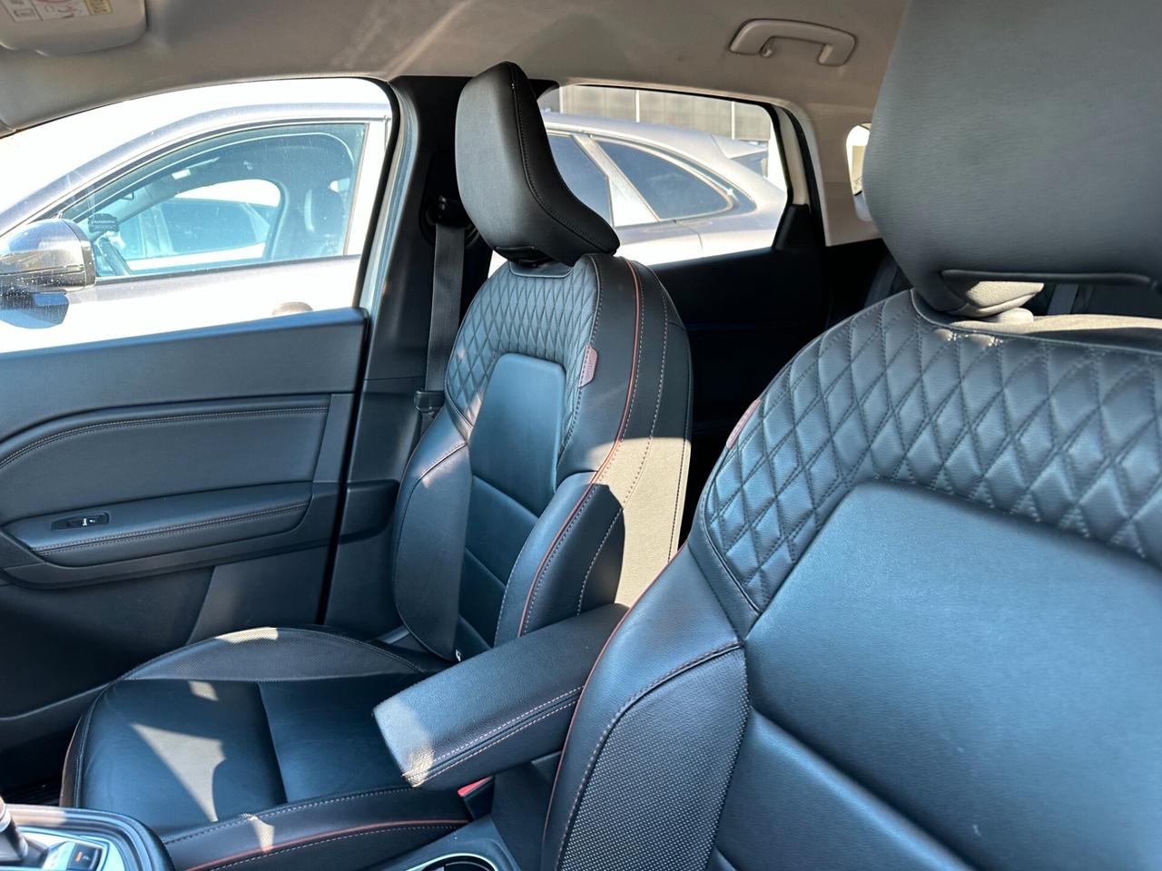 Renault Captur Plug-in Hybrid E-Tech 160 CV Initiale Paris