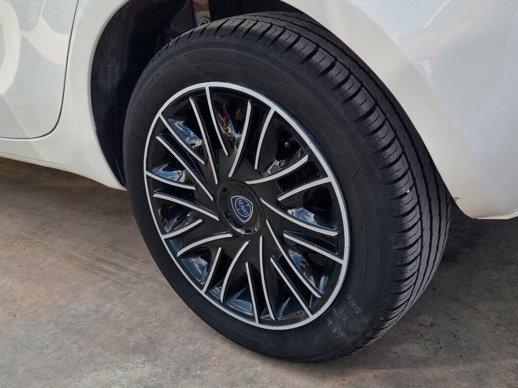 Lancia Ypsilon III 1.0 firefly hybrid Gold s&s 70cv
