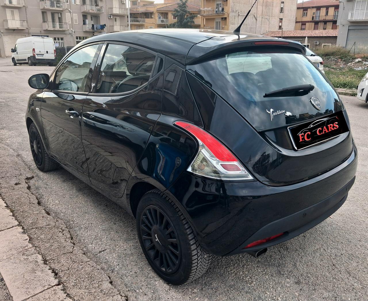 LANCIA YPSILON 1.2 BENZINA 69CVBLACK EDITION