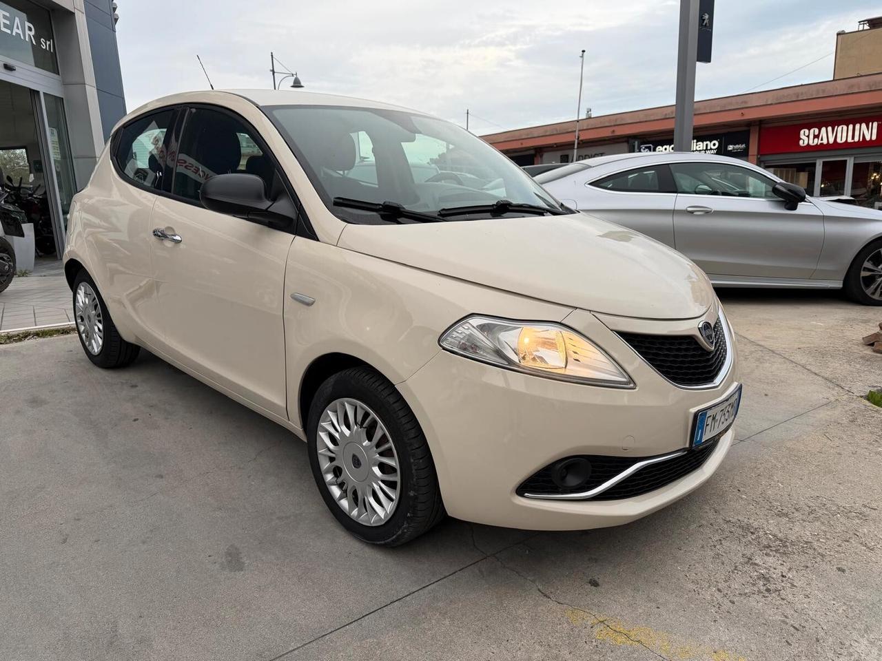 Lancia Ypsilon 1.3 MJT 16V 95 CV 5 porte