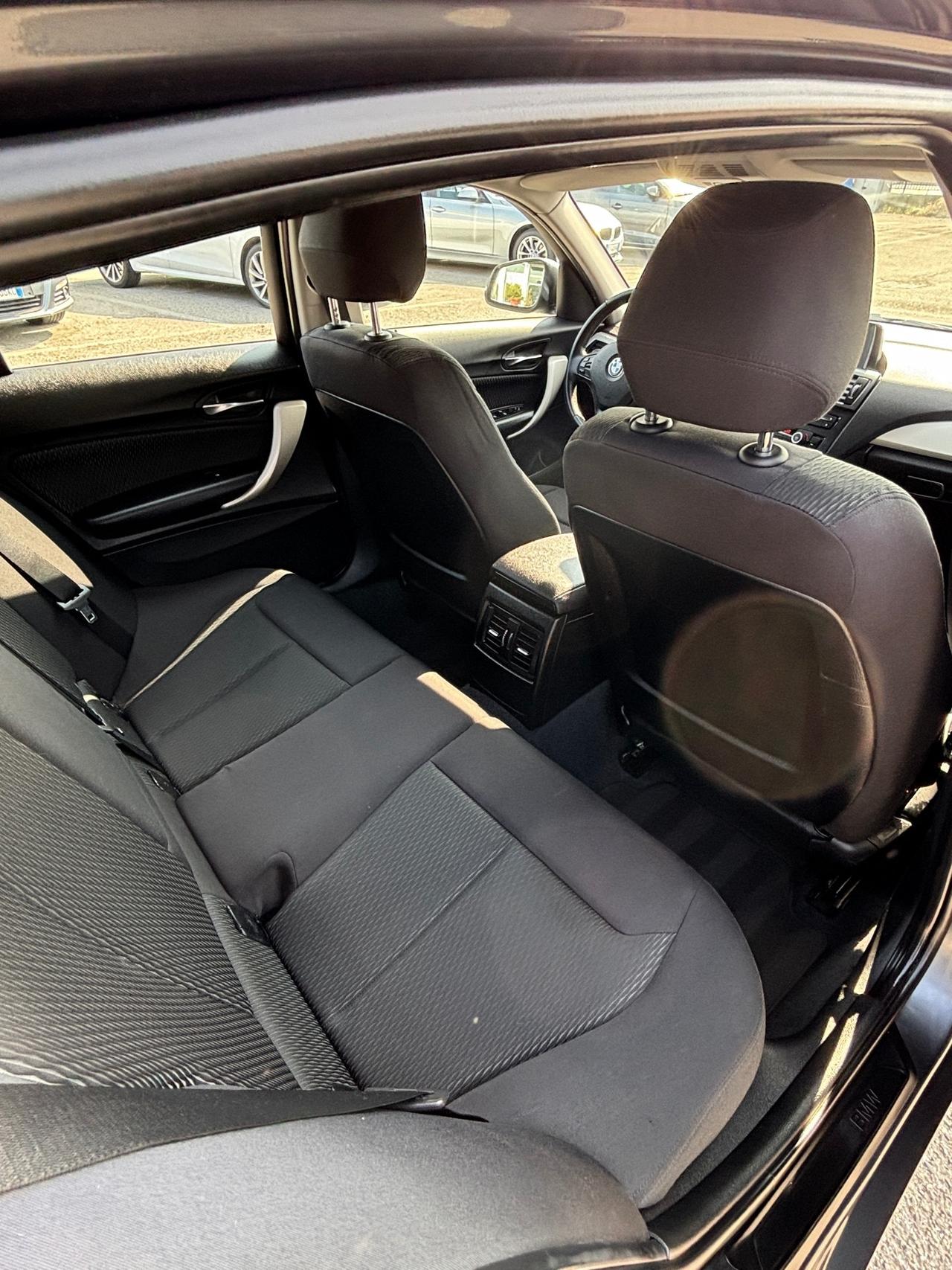 Bmw 114 114d 5p. Unique - 2013