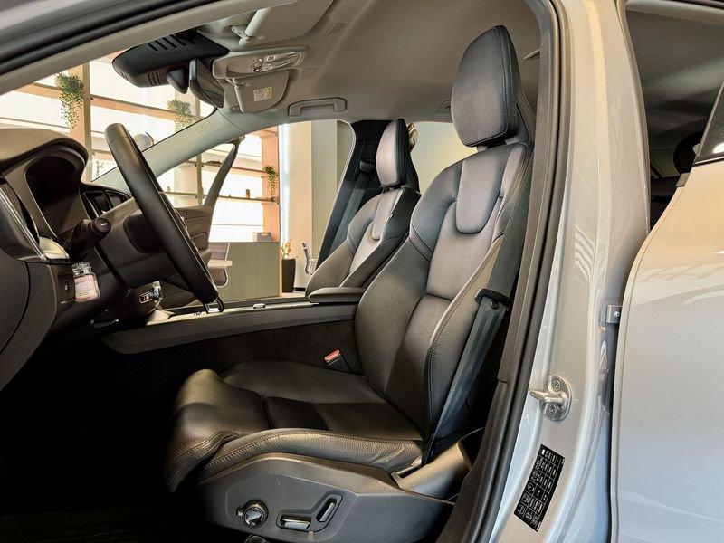 Volvo XC60 B4 automatico Plus Dark