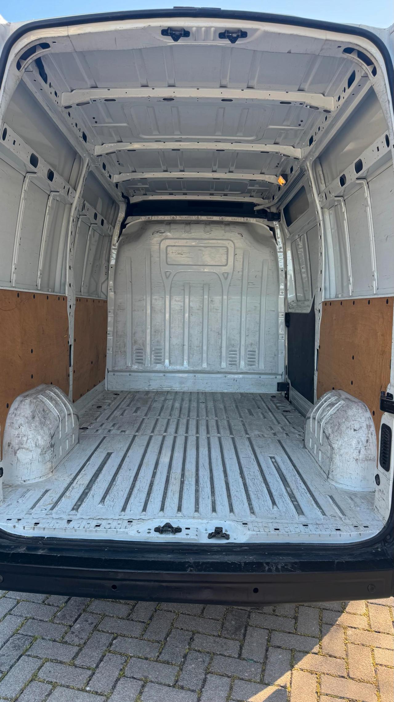 RENAULT Master T33 2.3 dci 125cv L2H2 E5