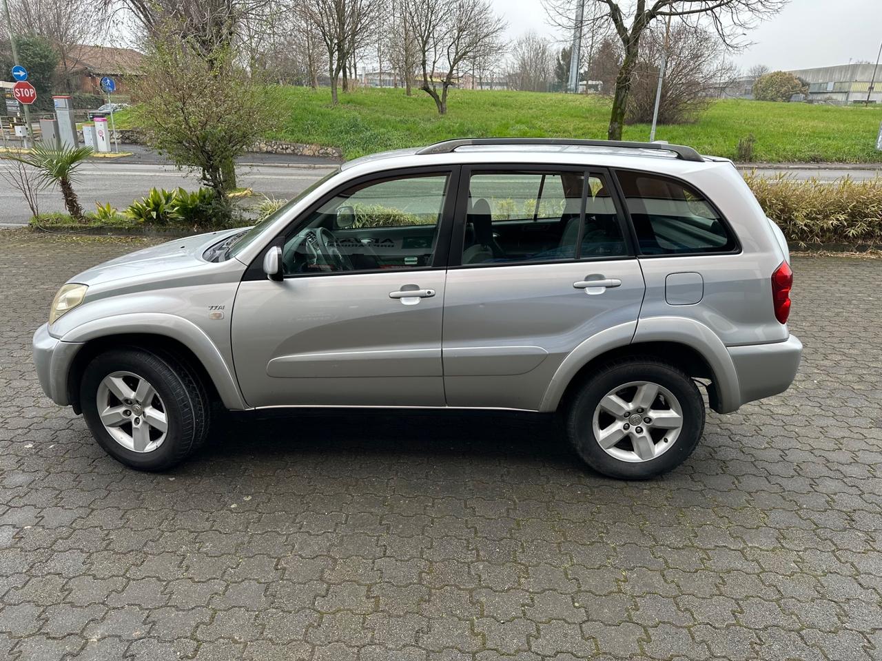 Toyota RAV 4 RAV4 2.0 16V cat 5 porte Sol GPL