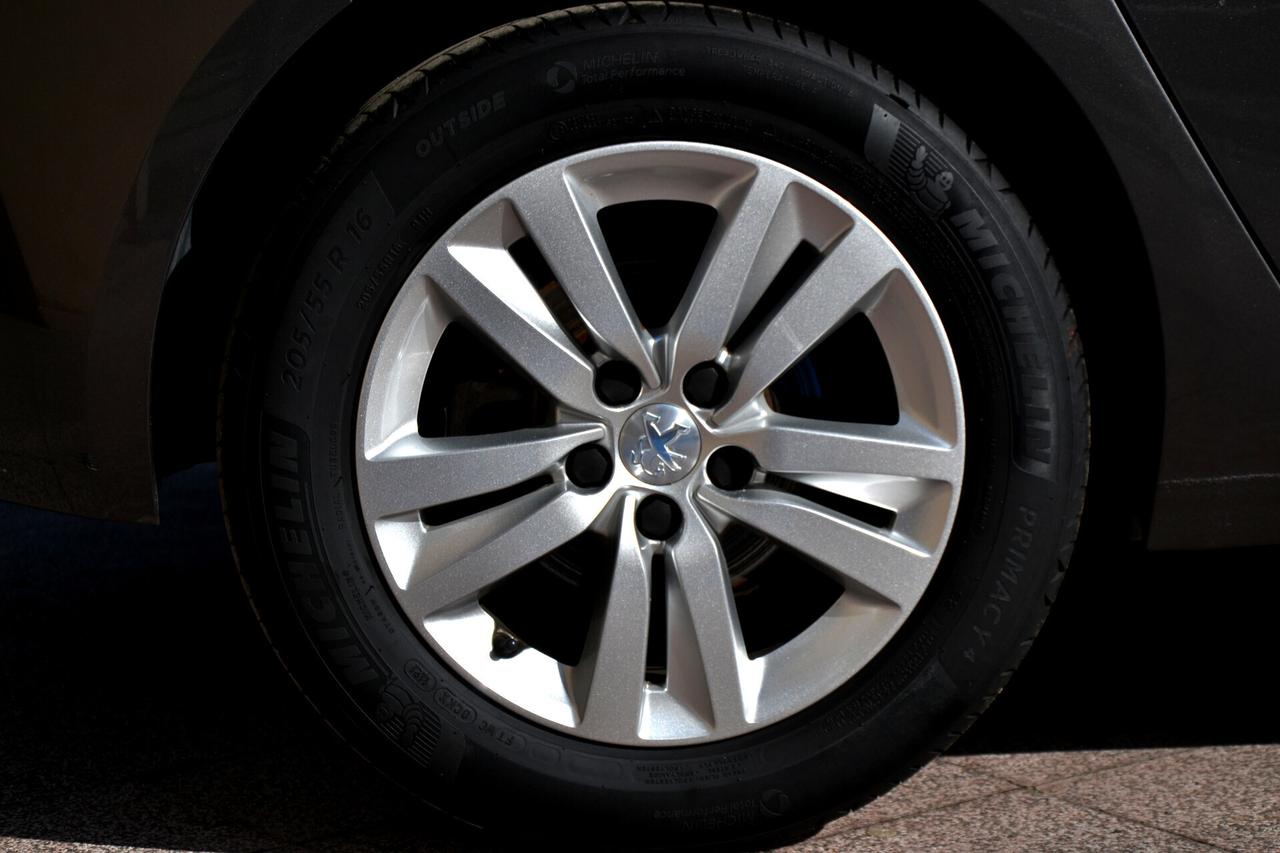 Peugeot 308 1.5 HDI 130CV AUTOM.+LED+NAVI+PDC+CRUISE+PRIVACY+