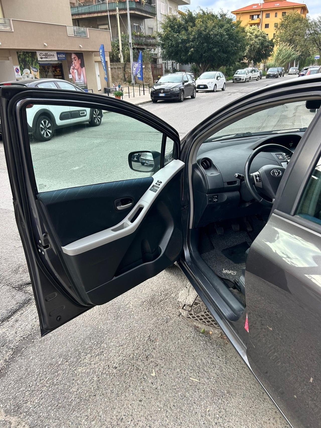 Toyota Yaris 1.3 5 porte Sol