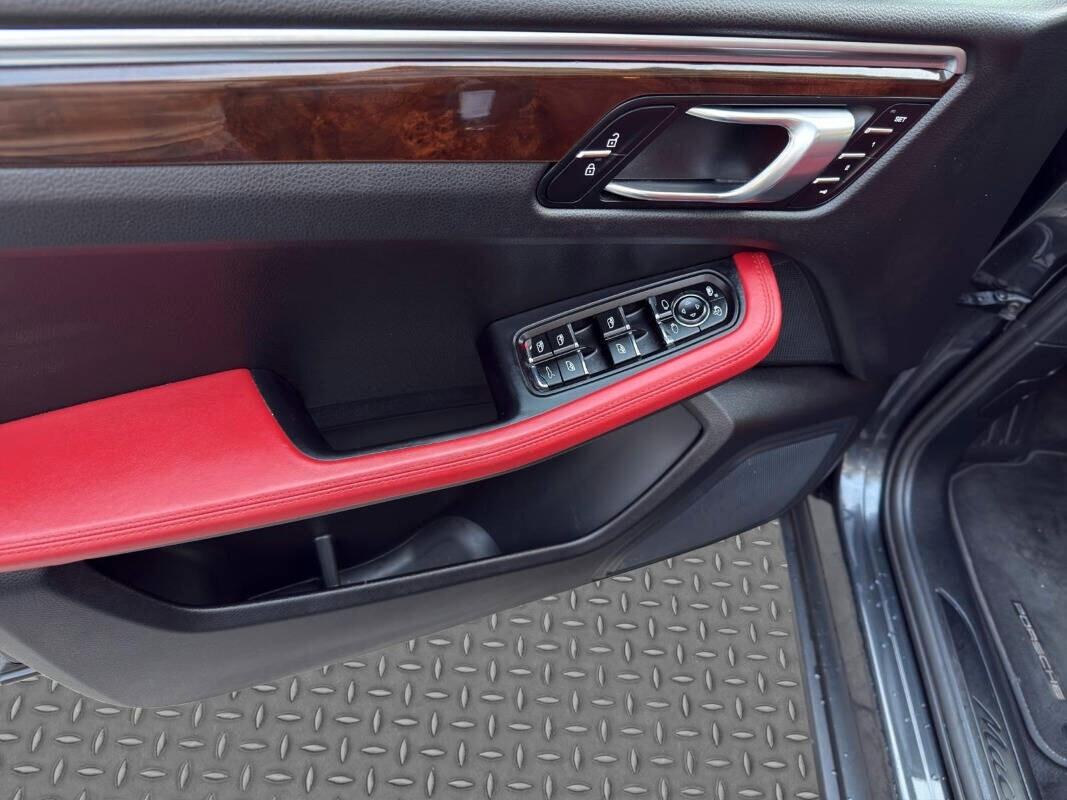 Porsche Macan 2.0 benzina 245 CV tetto 2021